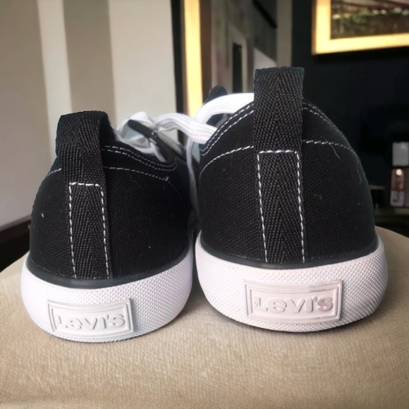 NEW!!! LEVI’S STRAUSS CANVAS SNEAKER - SZ 10 - Picture 4 of 7